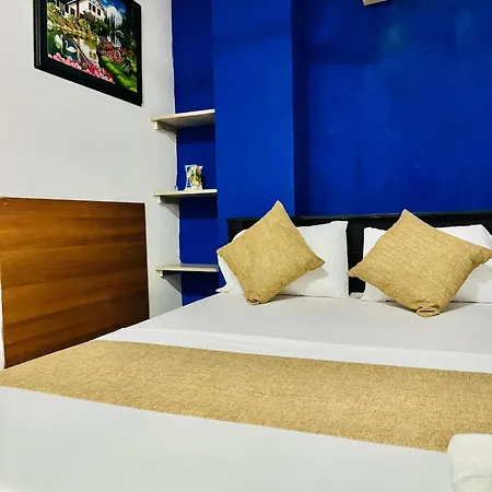 Hotel Emily Suites